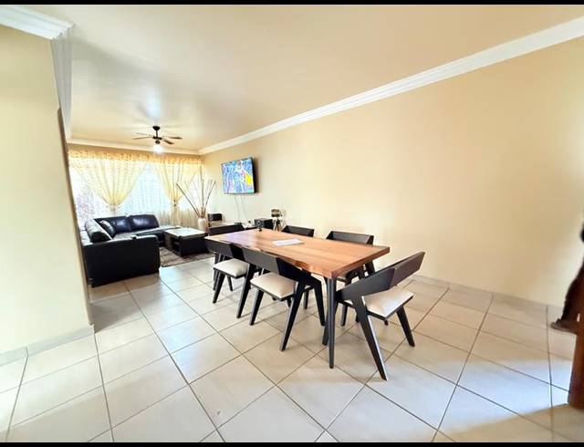 2 BEDROOM APARTMENT FOR SALE IN VANDERBIJLPARK CW 6